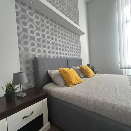 в центре львова ул.дорошенка,23 *