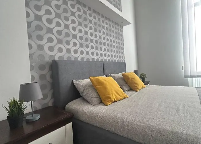 в центре львова ул.дорошенка,23 *